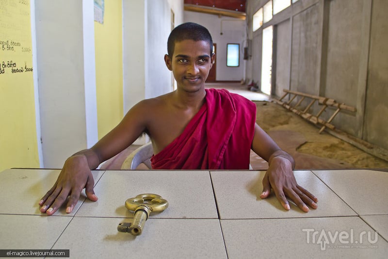 Один из самых-самых-самых длинных лежачих Будд на свете / Фото со Шри-Ланки
