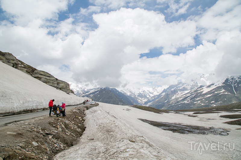 Другая сторона Ротанга - первого перевала на пути в Лех (Rohtang La) / Индия