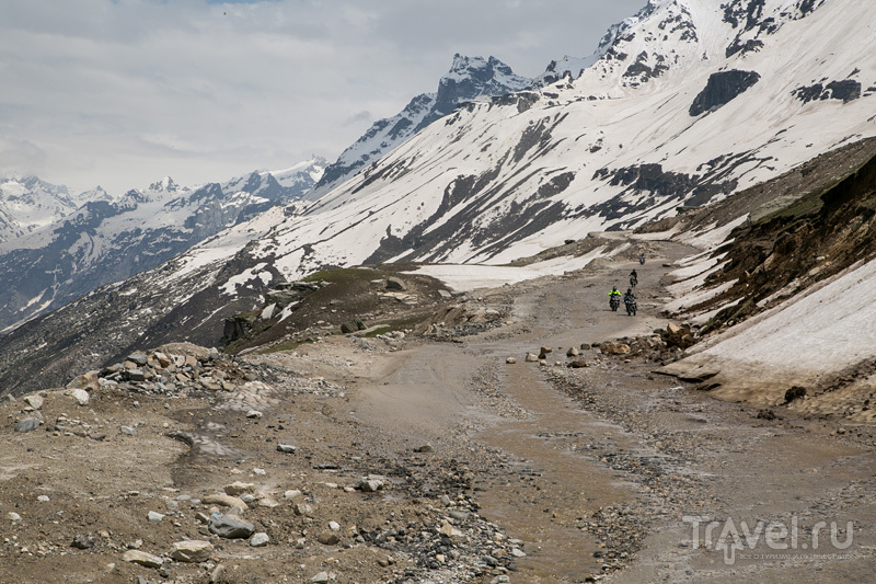 Другая сторона Ротанга - первого перевала на пути в Лех (Rohtang La) / Индия