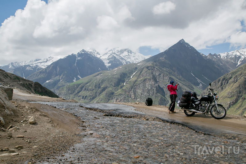 Другая сторона Ротанга - первого перевала на пути в Лех (Rohtang La) / Индия