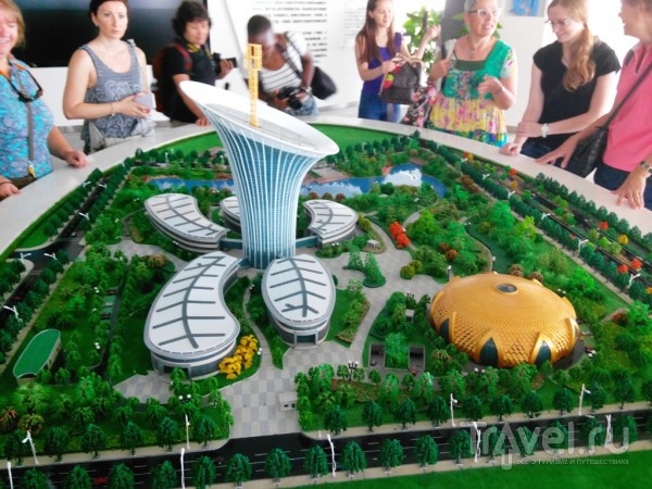 Символ города будущего - здание в виде цветка Каллы / Китай
