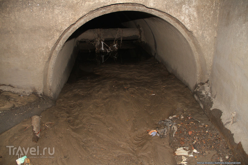 Заброс в подземную реку Неглинку / Россия