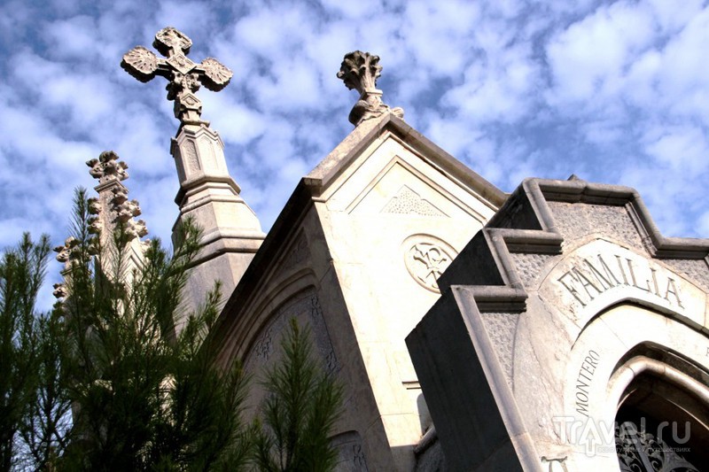 Искусство и смерть: модернистское кладбище в Ллорет-де-Маре / Испания
