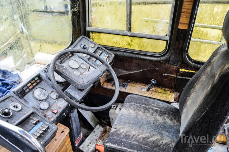 Достойная экспозиция старых автобусов около города Корк / Ирландия