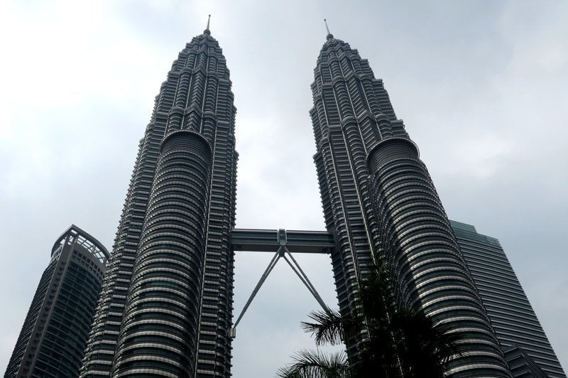 Куала-Лумпур: Башни-близнецы Петронас / Малайзия