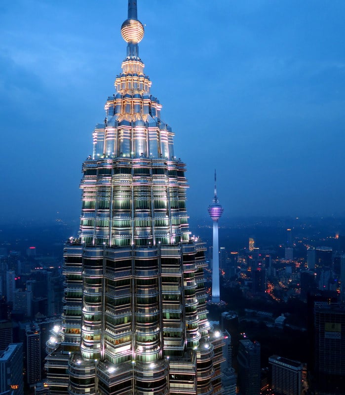 Куала-Лумпур: Башни-близнецы Петронас / Малайзия