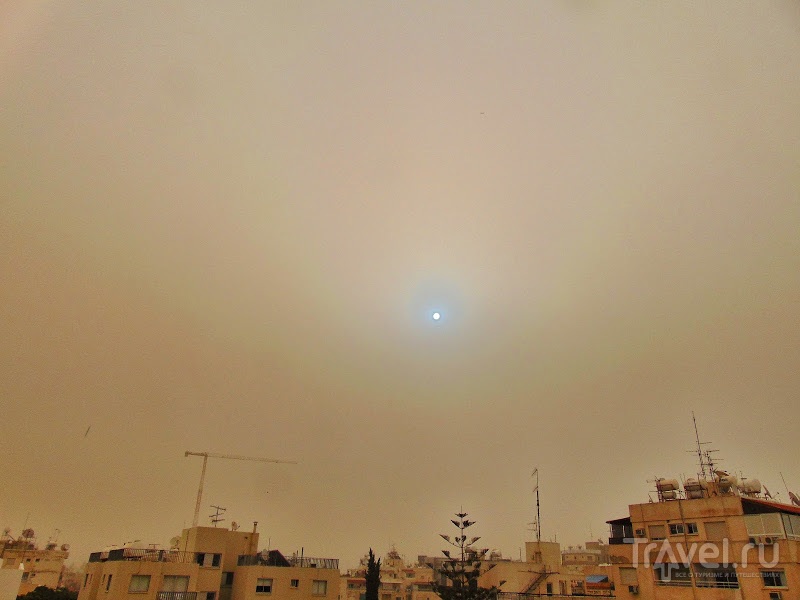 Тьма, пришедшая со стороны Средиземного моря - пыльная буря в Лимассоле / Кипр