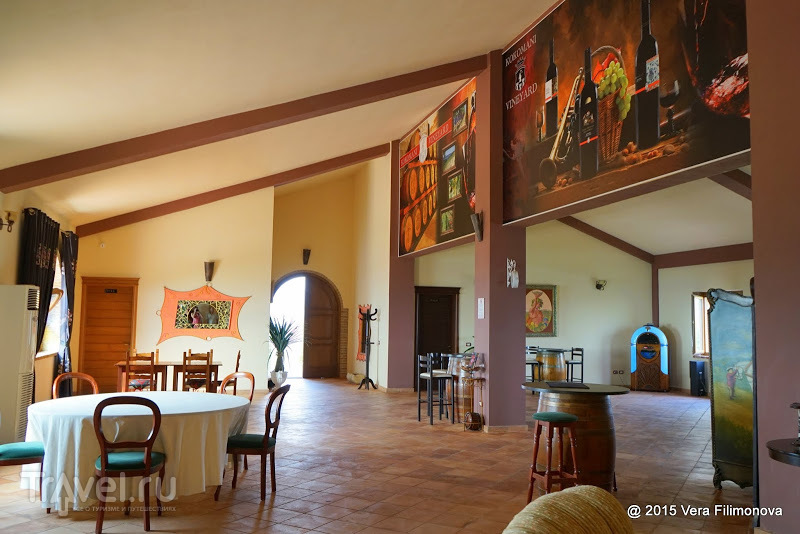   (Kantina Kokomani)    /   