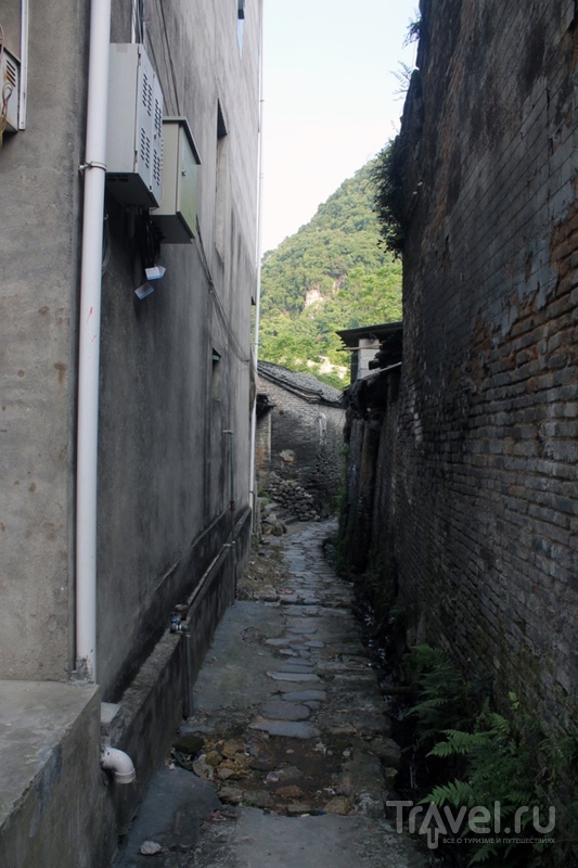 Китай: Яншо. На берегу безымянной реки / Китай