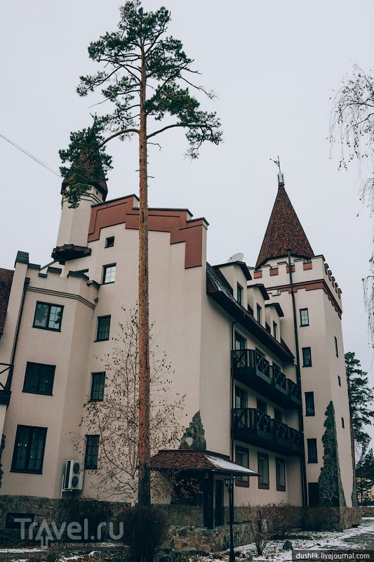 Местечко в стиле средневековой Германии на озере Тургояк / Фото из России