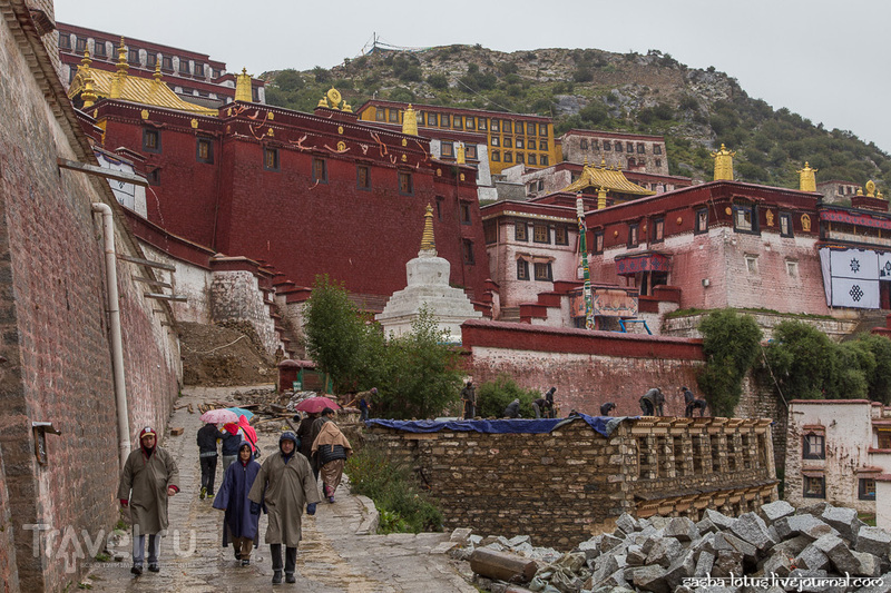 Тибет: монастырь Гандэн, небесная радость школы Гелуг