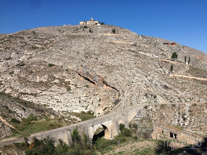 Бокайрент - древний город на скале. Старый город и пещеры мавров / Фото из Испании