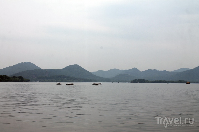 Китай: Ханчжоу. Озеро / Китай