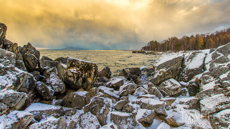 Волны, снег и камень / Фото из России