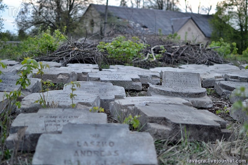 Тайна забора из воинских надгробий в почти самом центре Вильнюса / Литва