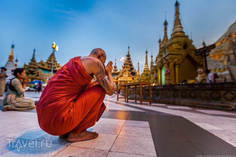 . Shwedagon Pagoda.   /   