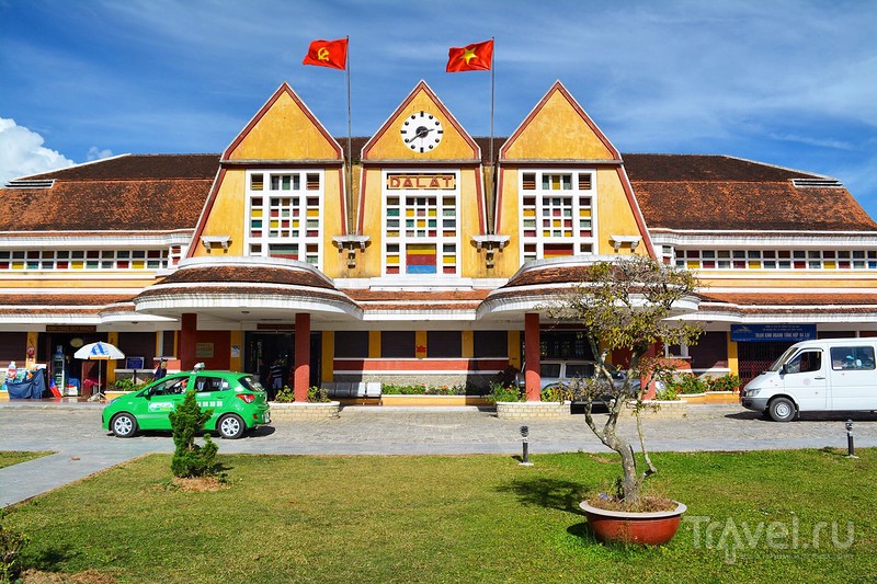 Вокзал во французском колониальном стиле / Вьетнам