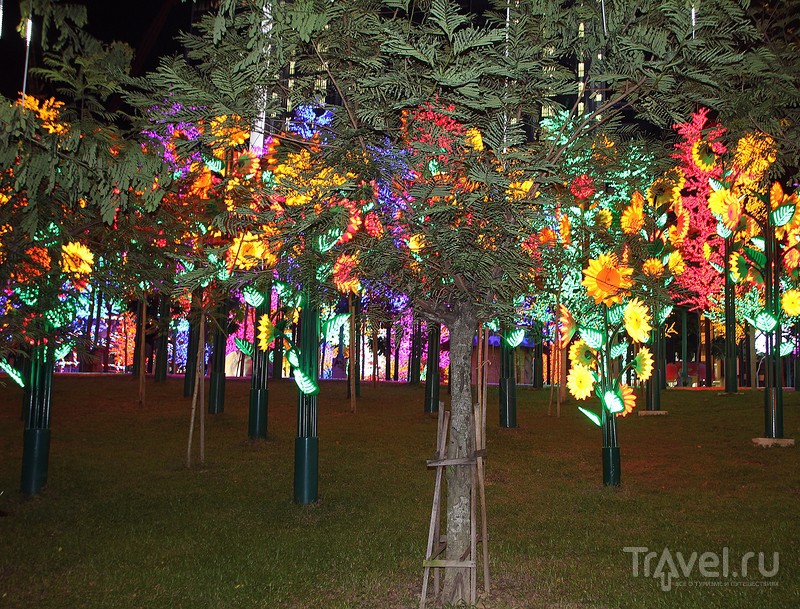 Куала-Лумпур. "Парк огней" iCity / Фото из Малайзии