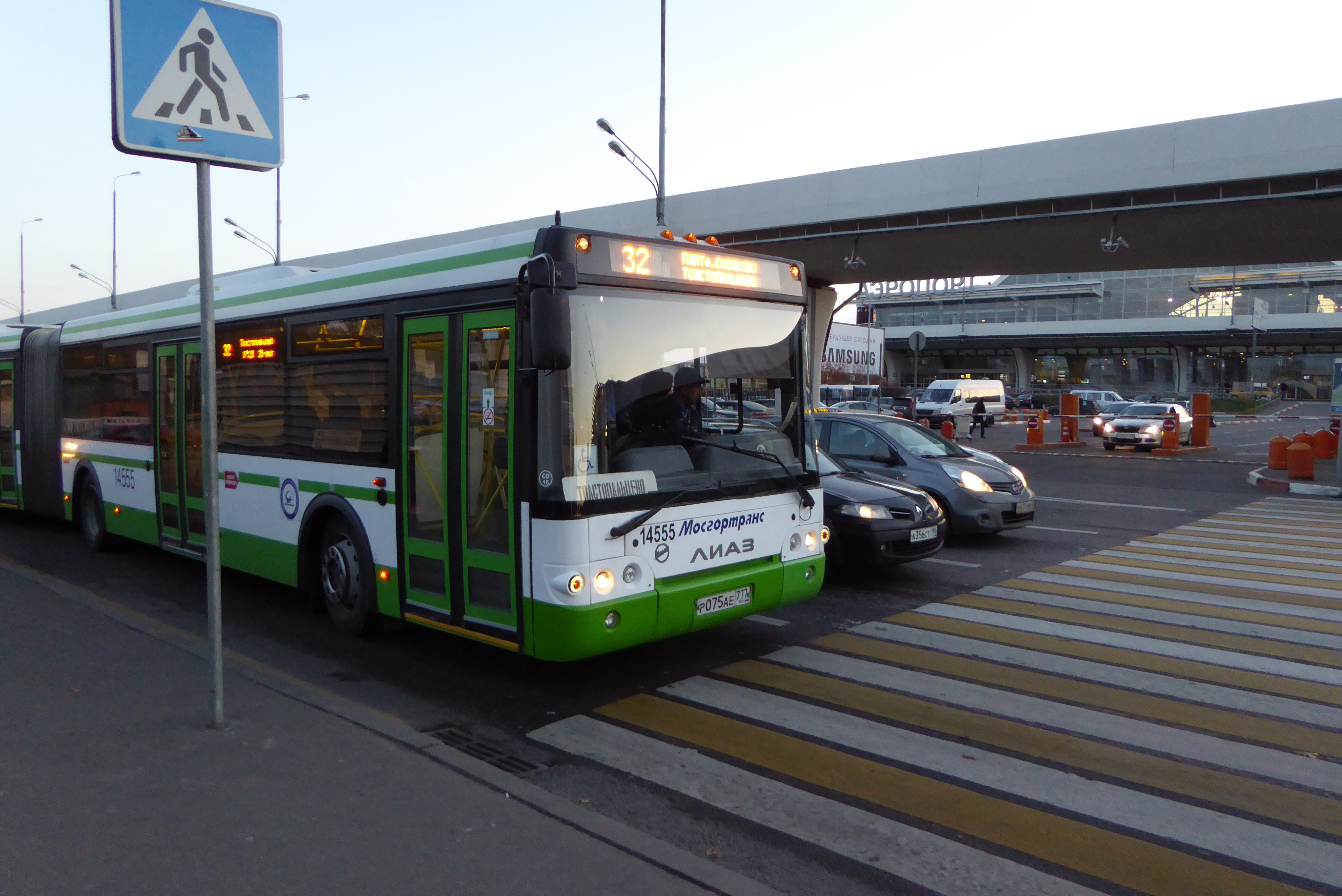 автобус сочи аэропорт адлер. автобусы адлер аэропорт. какие автобусы ездят до аэропорта. внуково аэропорт автобус. аэропорт внуково до юго западного метро карта.