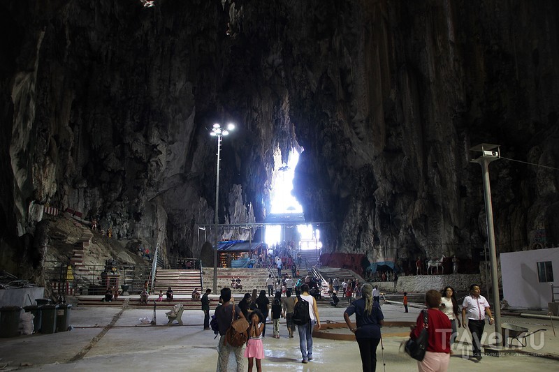 -.  Batu Caves  Ramayana Cave /   