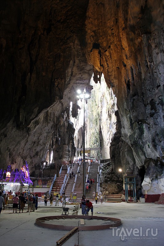-.  Batu Caves  Ramayana Cave /   