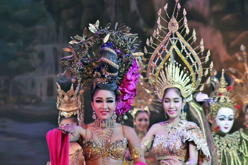 Шоу трансвеститов "Альказар" (Alcazar) в Паттайе / Таиланд