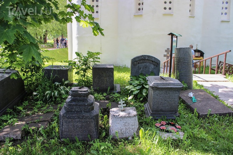 Свято-Успенский девичий монастырь в Старой Ладоге / Фото из России