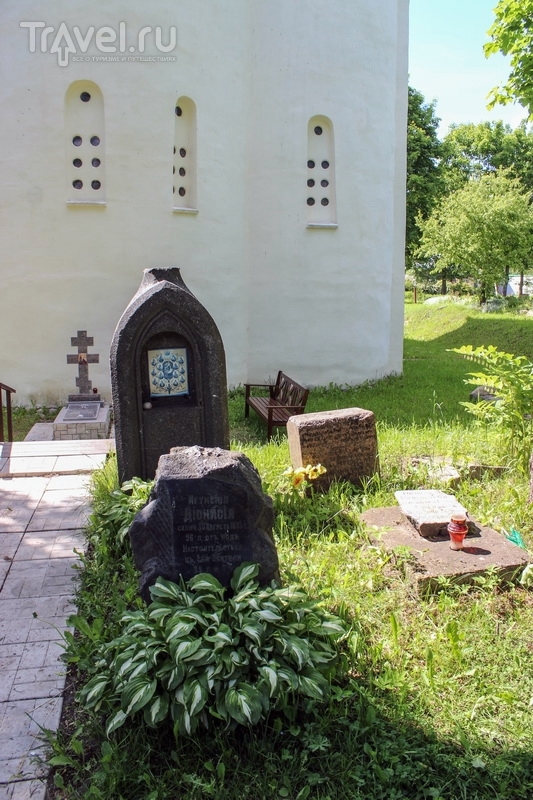 Свято-Успенский девичий монастырь в Старой Ладоге / Фото из России