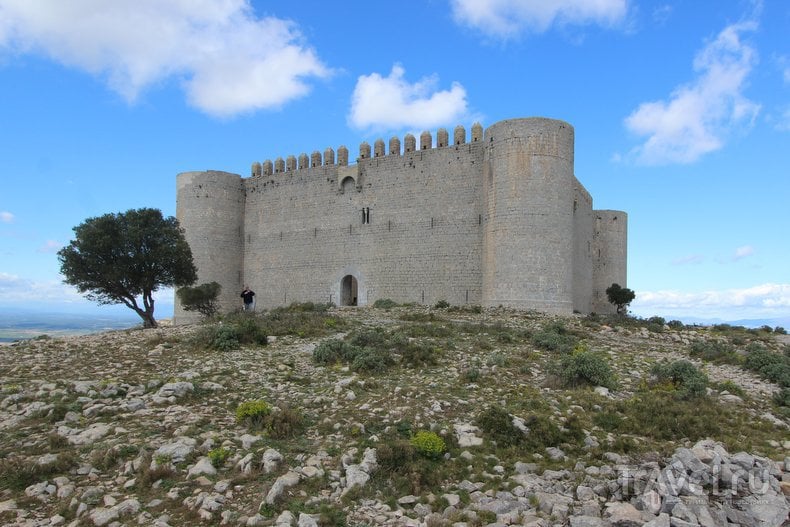 Каталония: замок Монтгри / Испания
