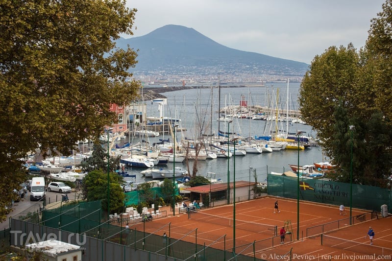 Неаполь пасмурного цвета. Италия / Фото из Италии