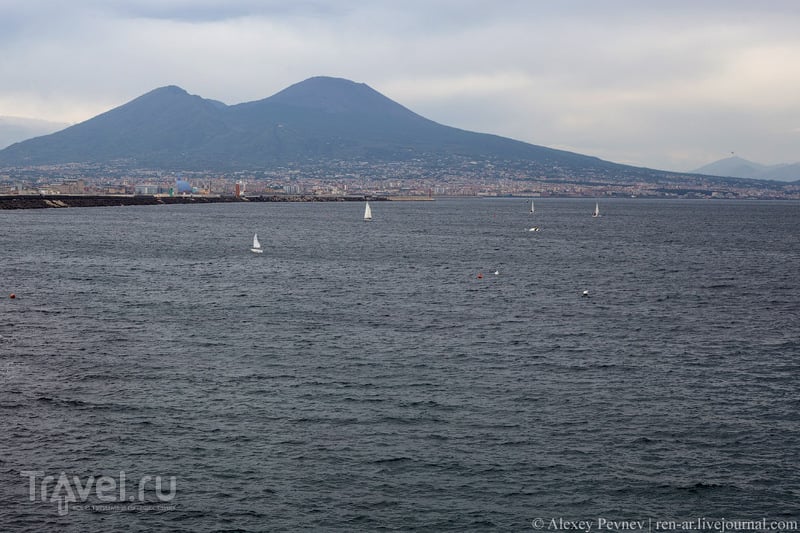 Неаполь пасмурного цвета. Италия / Фото из Италии