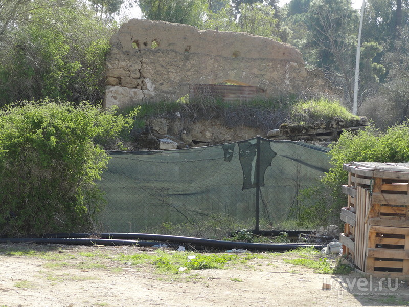 Разрушенная линия противостояния: самая нетуристическая часть Никосии - столицы Кипра / Кипр
