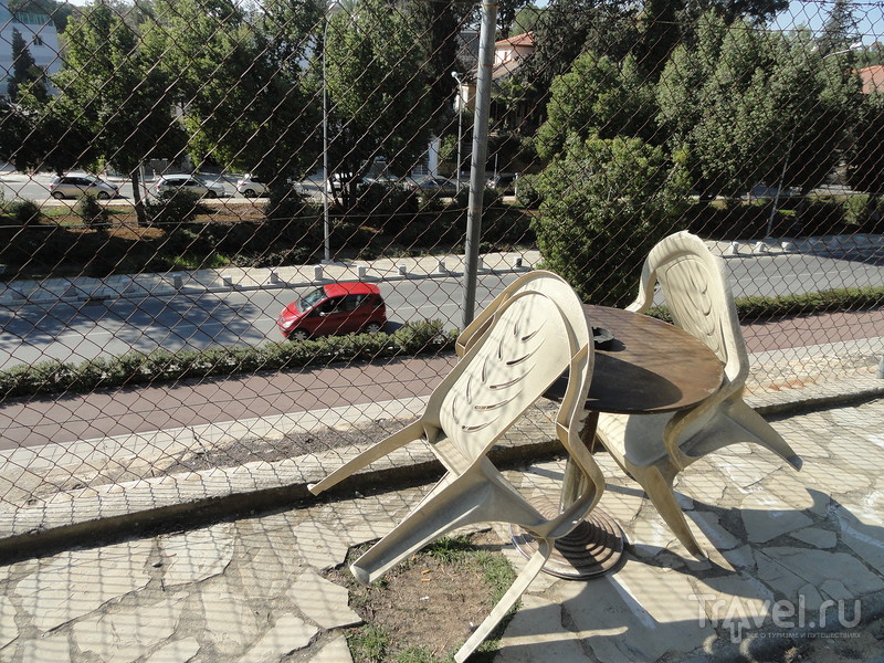 Разрушенная линия противостояния: самая нетуристическая часть Никосии - столицы Кипра / Кипр