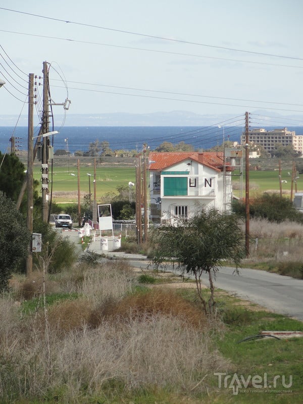 Вароша - знаменитый заброшенный район на бывшей линии войны между Северным и Южным Кипром / Кипр