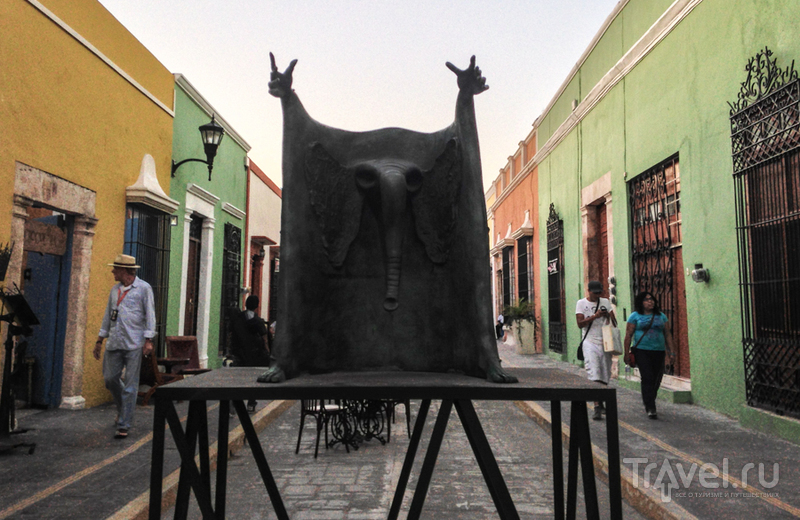 Щепка из креста Господня и скульптуры Леоноры Каррингтон в красочном Кампече / Фото из Мексики