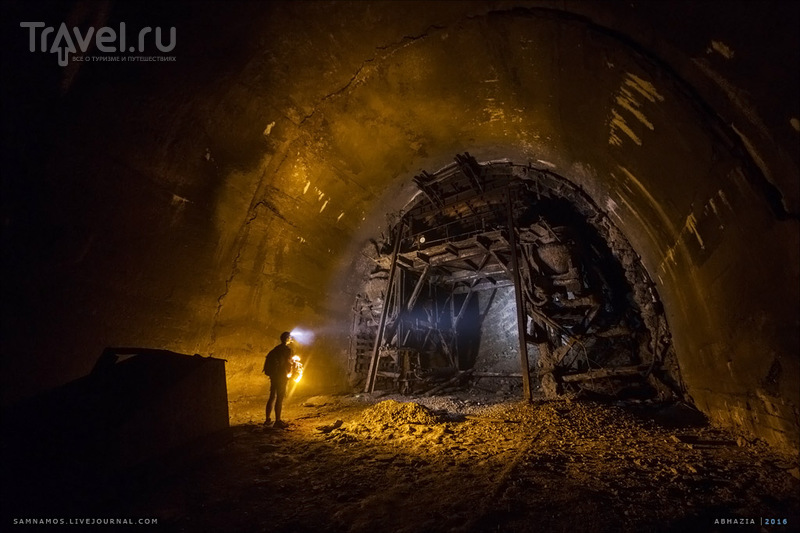 Заброшенный автодорожный тоннель в Гаграх / Абхазия