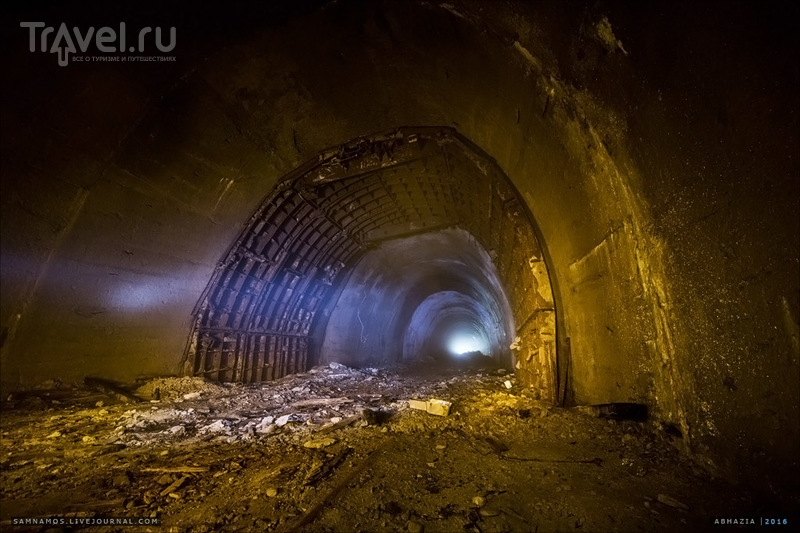 Заброшенный автодорожный тоннель в Гаграх / Абхазия