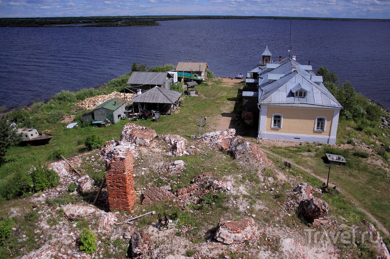 Вологодская область. Село Устье и остров Каменный / Россия