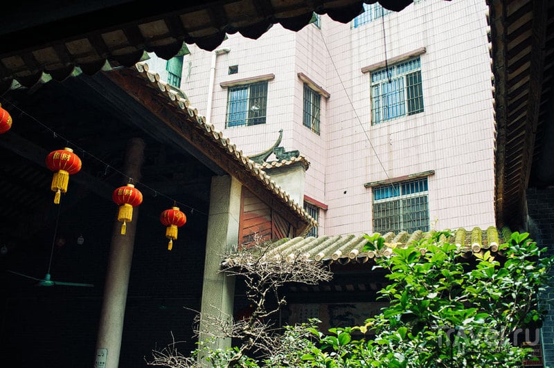Старый Гуанчжоу: район Xiancun. Трущобы в центре мегаполиса / Китай