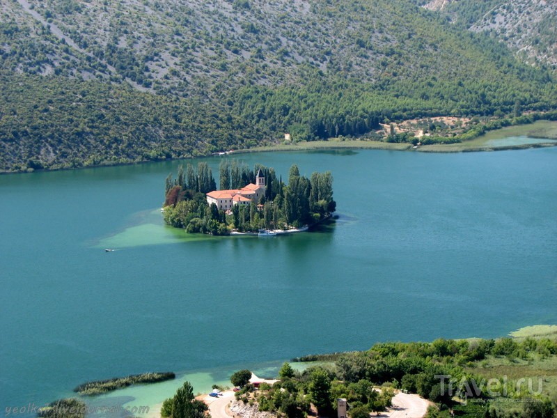 Словения - Хорватия без городов. Парк Крка - монастырь Висовац на острове / Фото из Хорватии