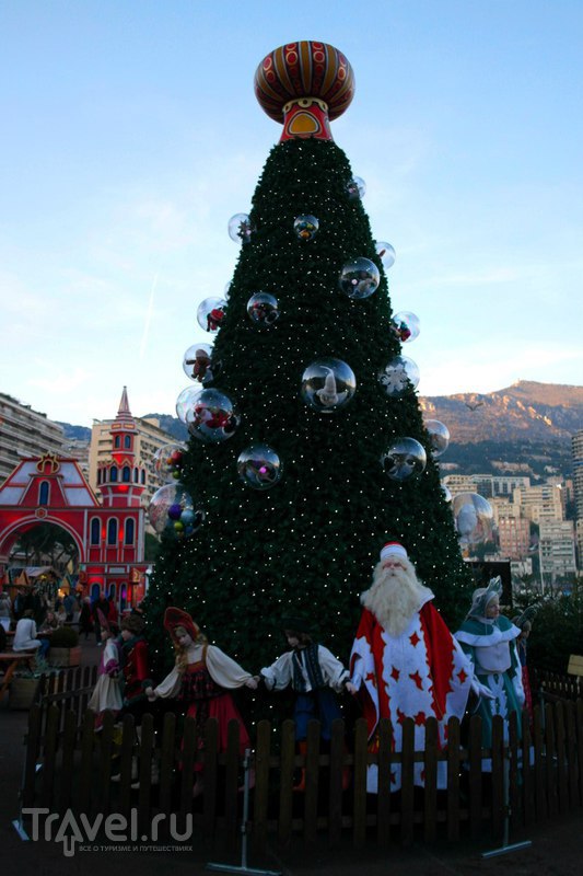 К набережной, где была рождественская ярмарка / Монако