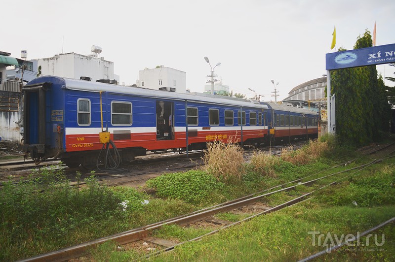 Вьетнамские железные дороги и поездка классом поезда Ordinary Hard Seats / Вьетнам