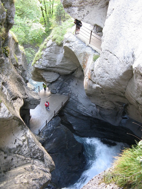 Самый удивительный водопад Швейцарии / Швейцария