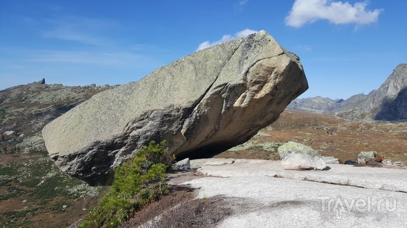 Поход к висячему камню. Природный парк Ергаки / Фото из России