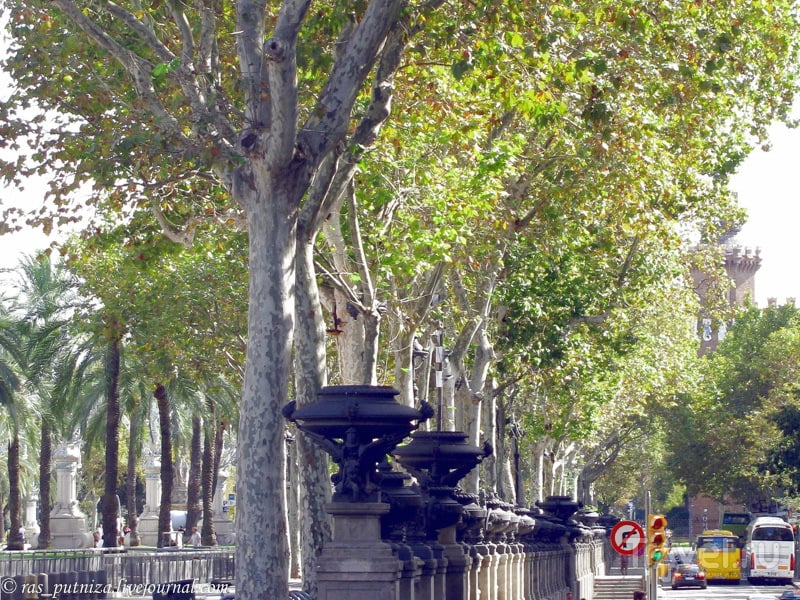 Символ свободы - парк Цитадель. Барселона / Испания