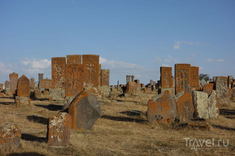 Средневековое кладбище на берегу озера Севан / Фото из Армении