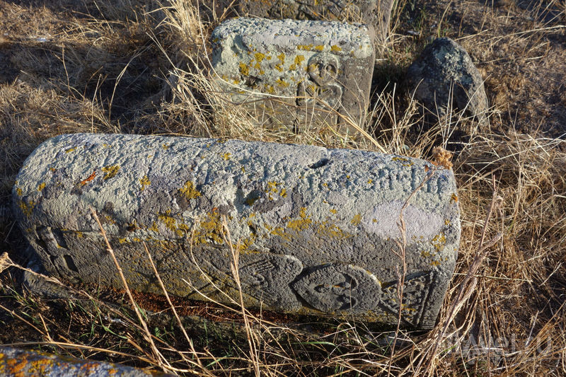 Средневековое кладбище на берегу озера Севан / Фото из Армении