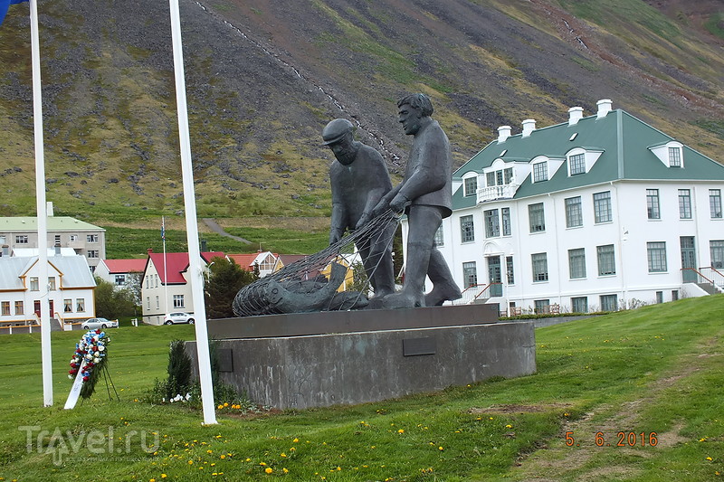 .  Isafjordur.  Bolungarvik /   
