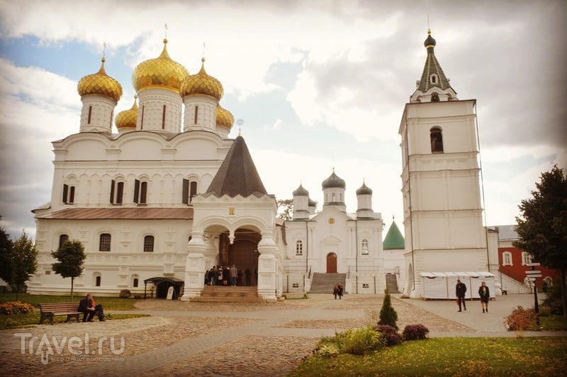 Кострома: Свято-Троицкий Ипатьевский монастырь / Россия