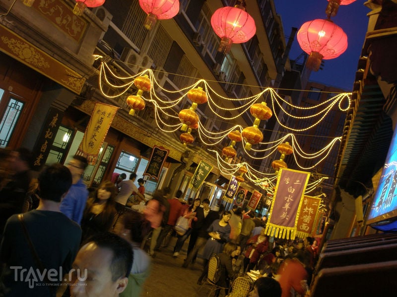 Пекин: ночной рынок Дунхуамэнь / Китай